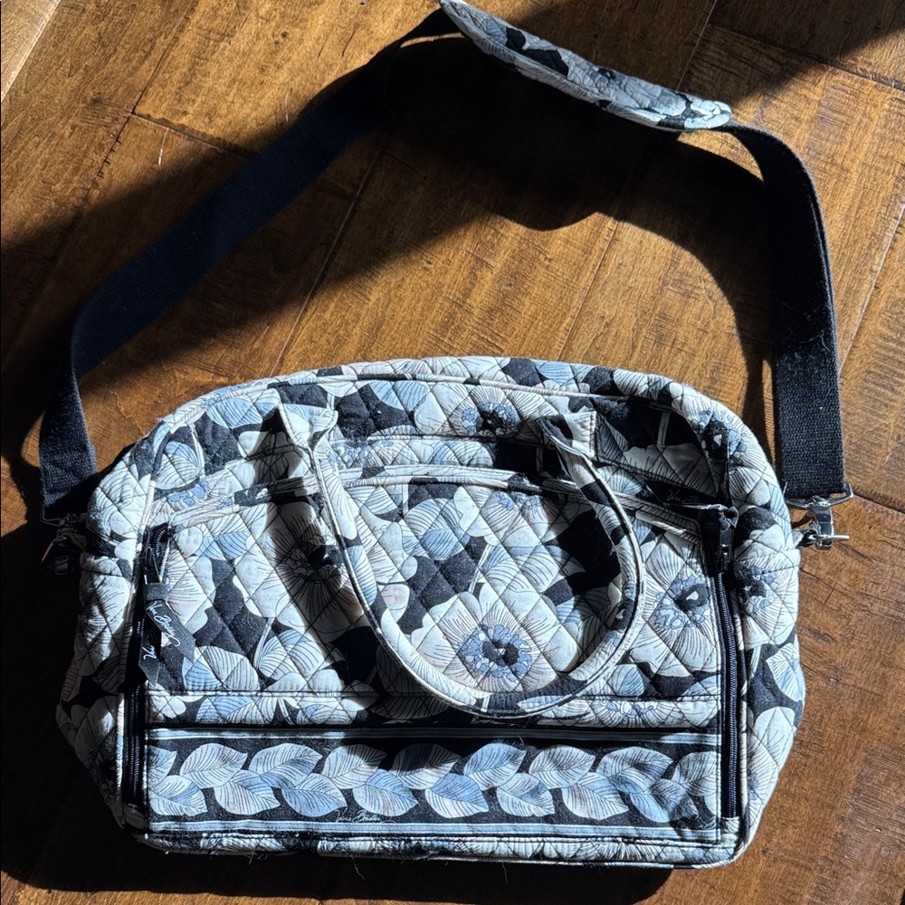 Quilted Shoulder Bag With Leaf Pattern - image 1